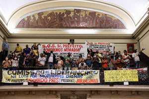 Beneficiários do Aluguel Social se manifestaram nas galerias da Câmara