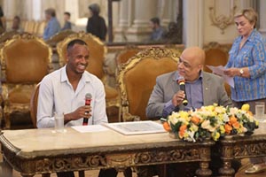 Atleta da Seleção Brasileira de Futebol de Areia recebe homenagem na Câmara Municipal do Rio