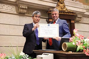 Cônsul-Geral do Japão no Rio de Janeiro recebe título de Cidadão Honorário da cidade