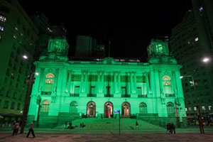 Palácio Pedro Ernesto teve iluminação especial por conta do Setembro Verde, que incentiva a doação de órgãos