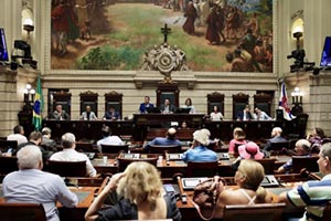 Comissão de Segurança da Câmara do Rio debate armamento da Guarda Municipal