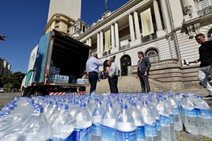 Câmara envia 24 mil litros d’água doados para o RS